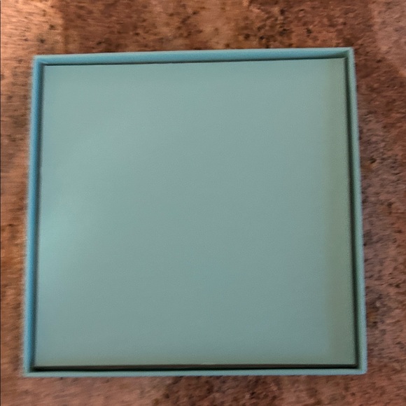 Tiffany & Co. Iconic Blue Gift Box - Picture 5 of 6
